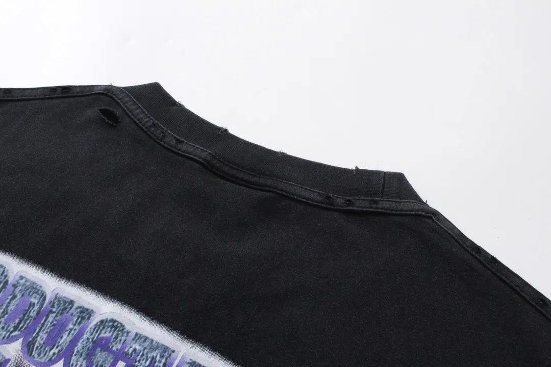 【 . Quality】BALENCI*GA/ .2024.SEENOWBUYNOWNew Arrival. LOGO T ， ， . Authentic ， ！ ZP 。 260 ， . ， ，。 。Classic LOGO ， ， 。 . ， ， OS . Same Style ：BL 223353 ： Size：XS L